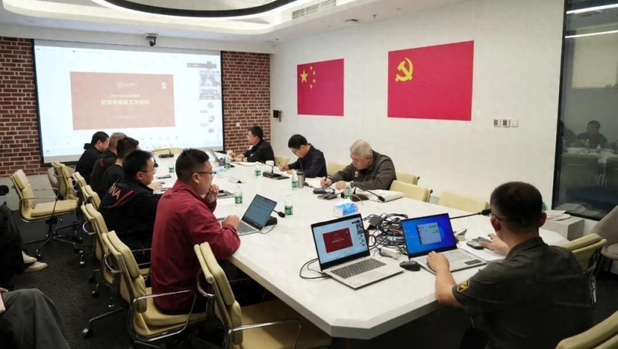 动容！辽宁0-2落后，谁注意球迷？高喊口号杨鸣点头致敬，太暖了